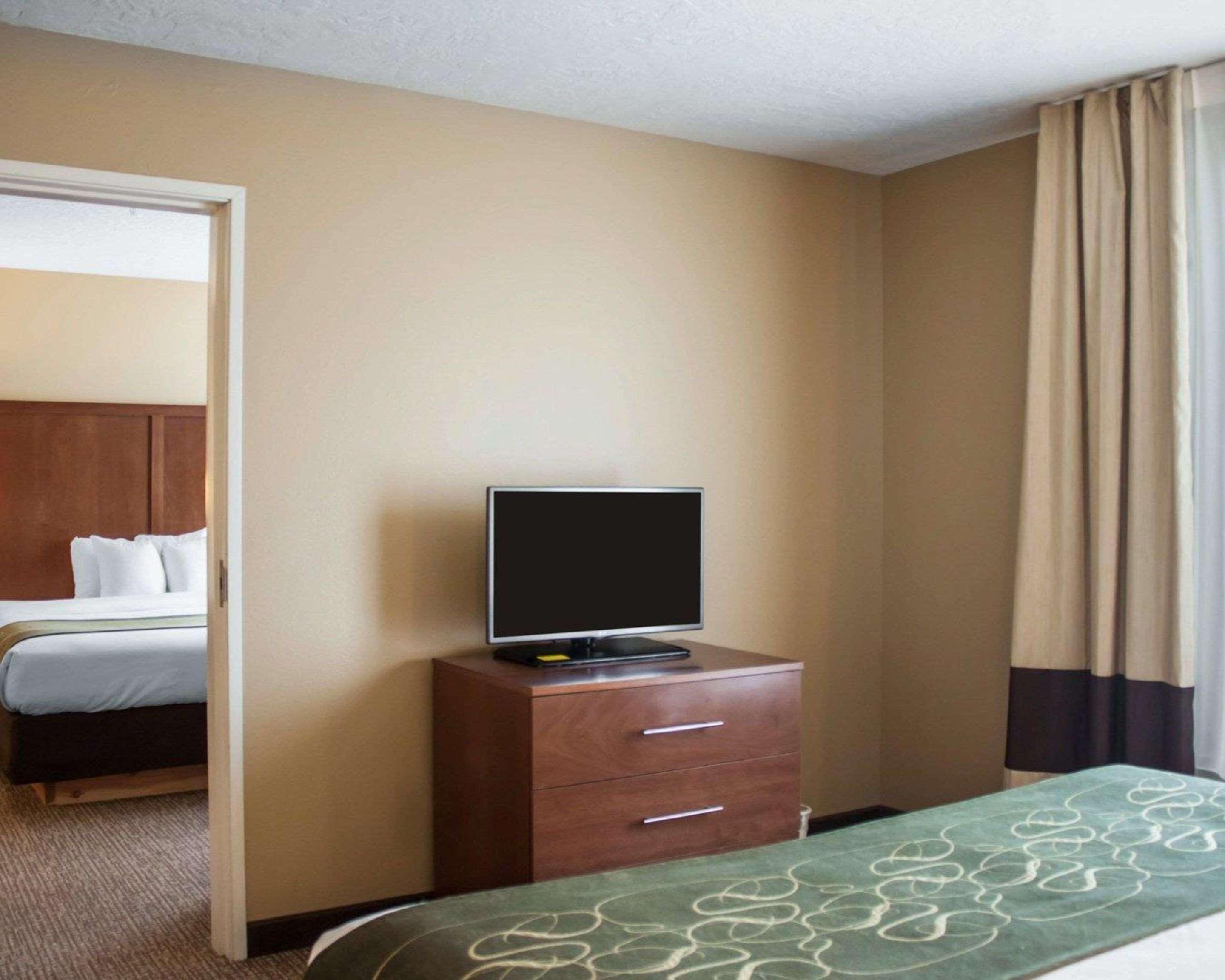 Comfort Suites Airport Boise Exterior photo