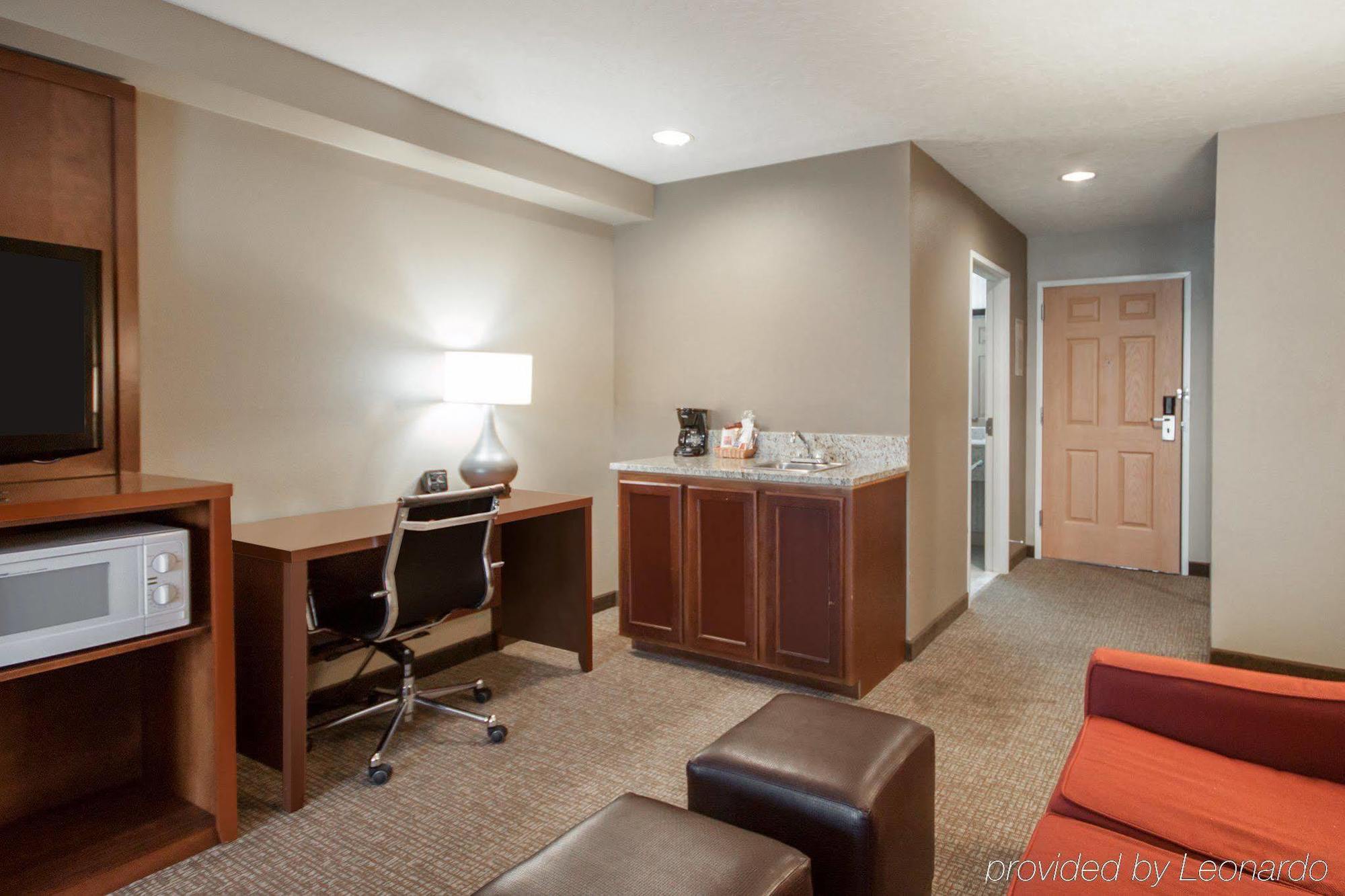 Comfort Suites Airport Boise Exterior photo