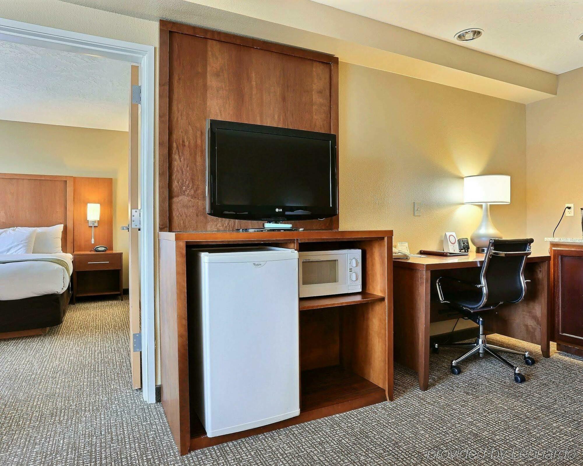 Comfort Suites Airport Boise Exterior photo