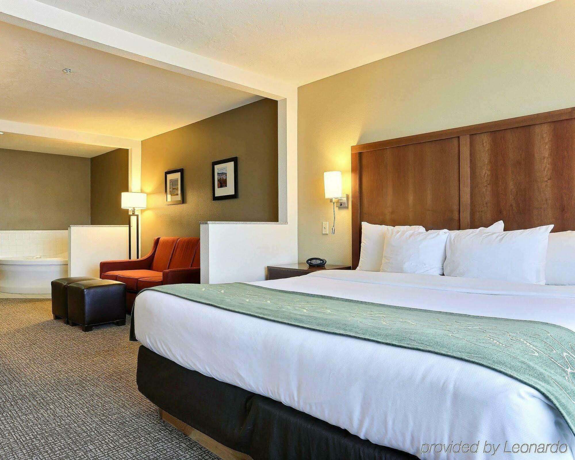 Comfort Suites Airport Boise Exterior photo